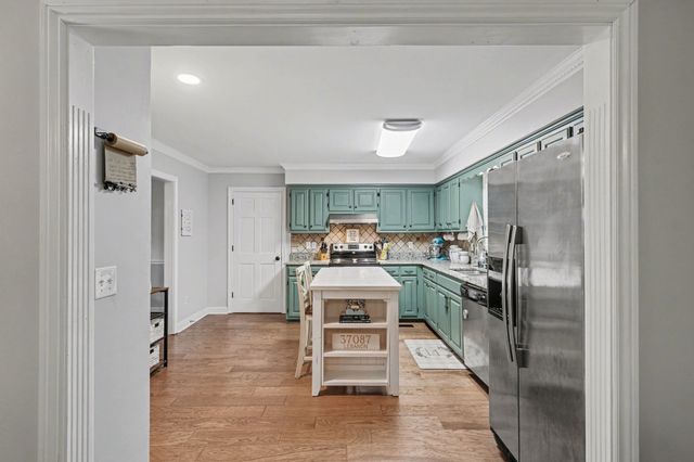 202 Applevalley Rd, Lebanon, TN 37087