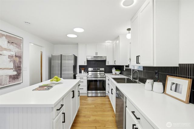 630 Hillcrest Avenue, Kent, WA 98030