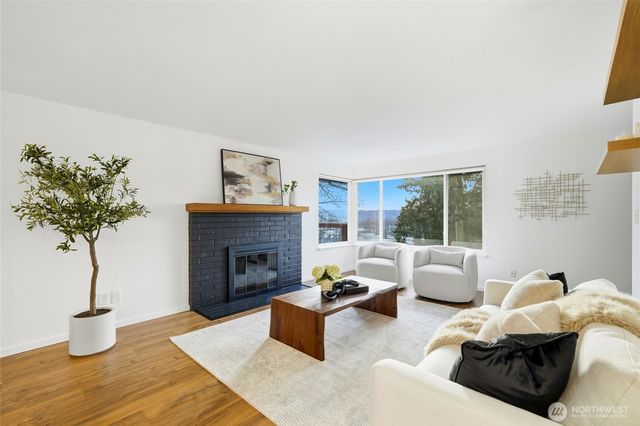 630 Hillcrest Avenue, Kent, WA 98030