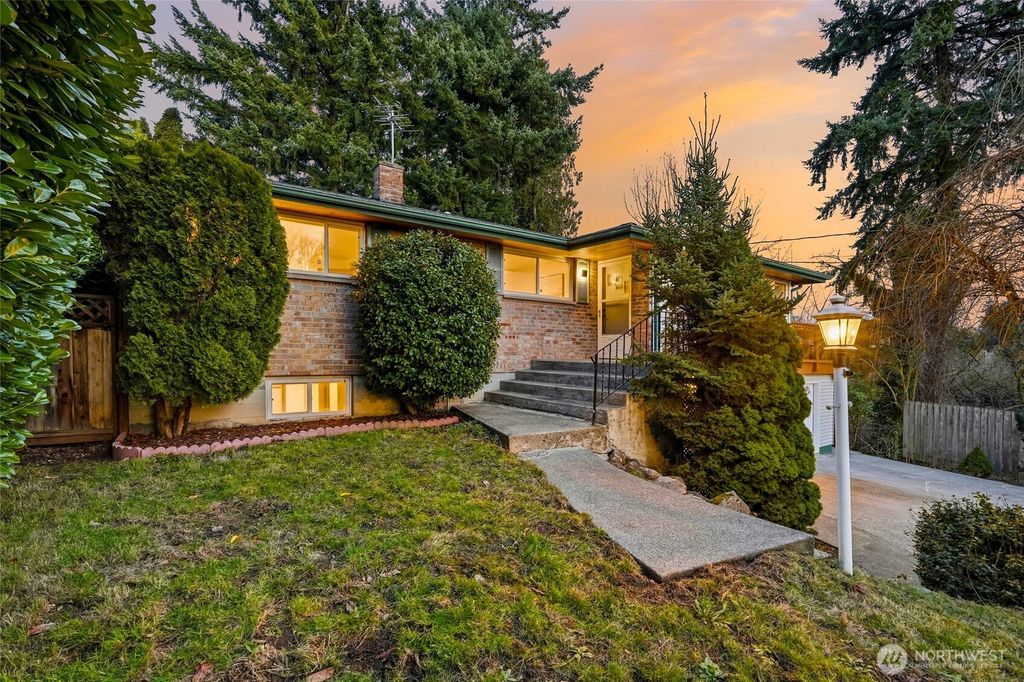 630 Hillcrest Avenue, Kent, WA 98030