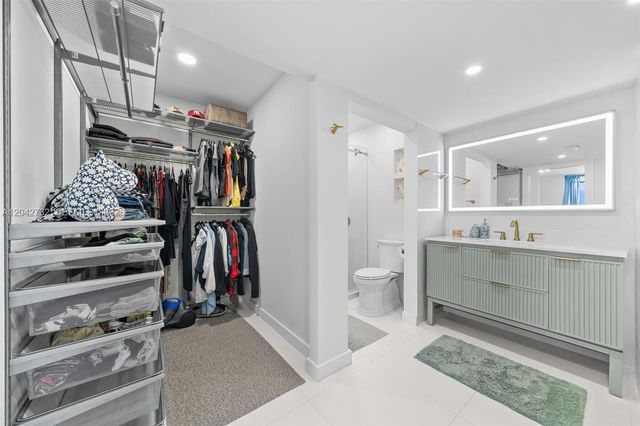 20100 W Country Club Drive PH09, Aventura, FL 33180