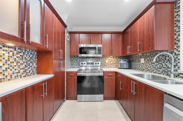 20100 W Country Club Drive PH09, Aventura, FL 33180
