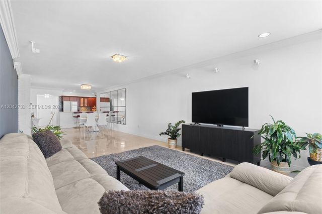 20100 W Country Club Drive PH09, Aventura, FL 33180