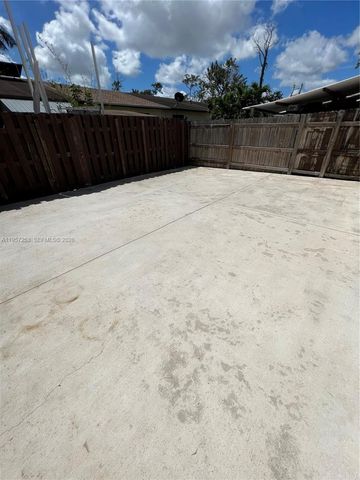 28202 SW 143rd Ct, Homestead, FL 33033