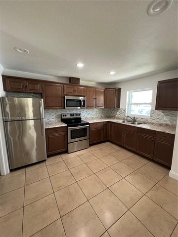 28202 SW 143rd Ct, Homestead, FL 33033