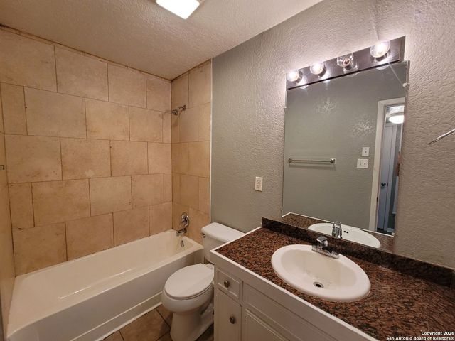 516 Gentleman Rd Apt 17, Balcones Heights, TX 78201