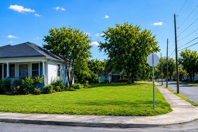 1253 E Crockett, San Antonio, TX 78202