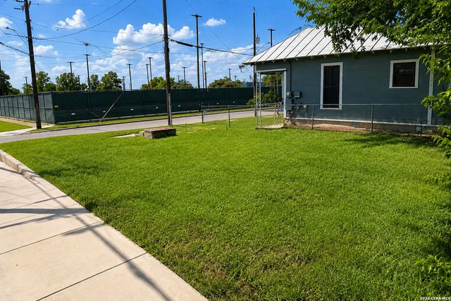 1253 E Crockett, San Antonio, TX 78202