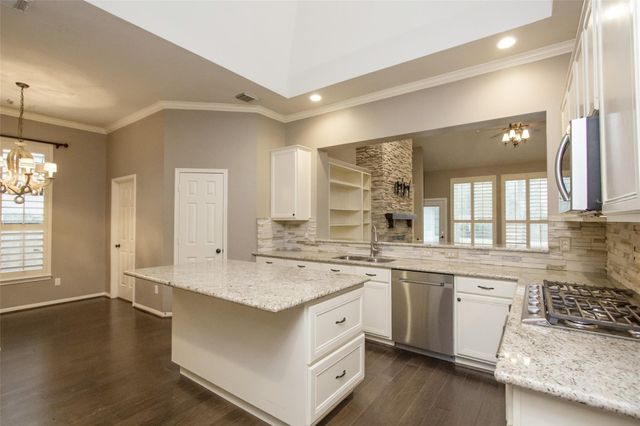 178 Brooksedge Court, The Woodlands, TX 77382