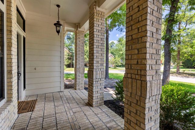 178 Brooksedge Court, The Woodlands, TX 77382