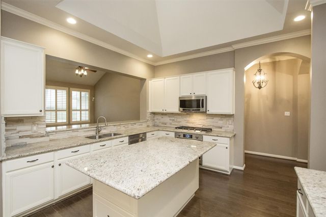 178 Brooksedge Court, The Woodlands, TX 77382
