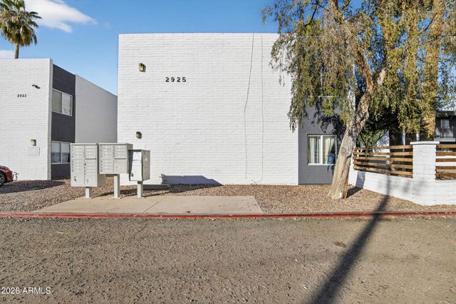 2925 N 38TH Street, Phoenix, AZ 85018