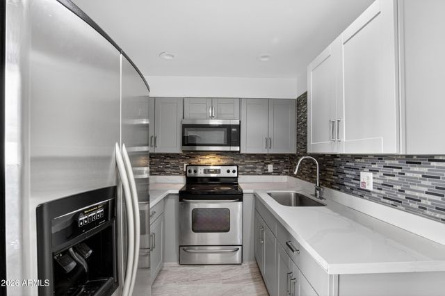 2925 N 38TH Street, Phoenix, AZ 85018