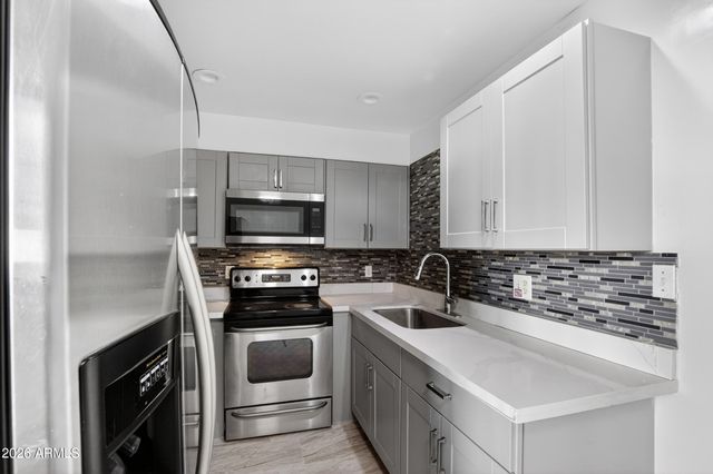 2925 N 38TH Street, Phoenix, AZ 85018