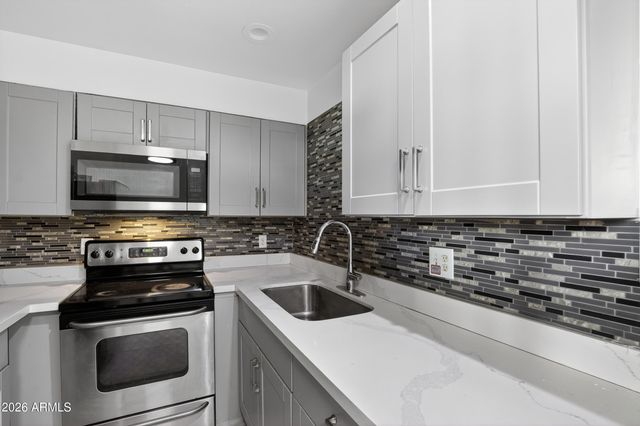 2925 N 38TH Street, Phoenix, AZ 85018