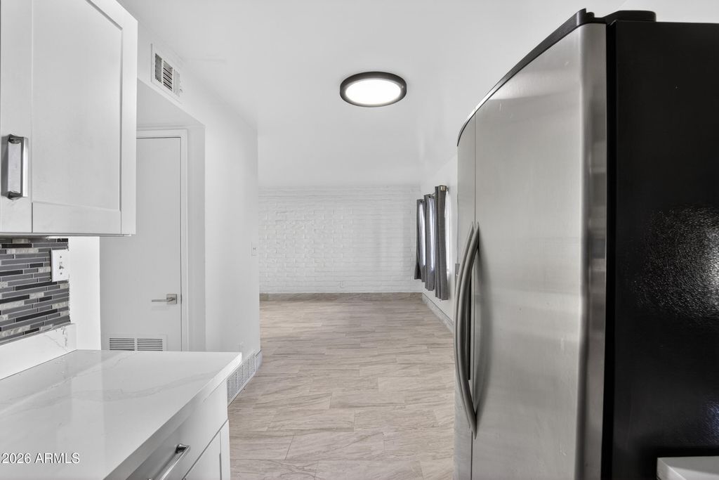 Image 11 of property listing at 2925 N 38TH Street, Phoenix, AZ 85018
