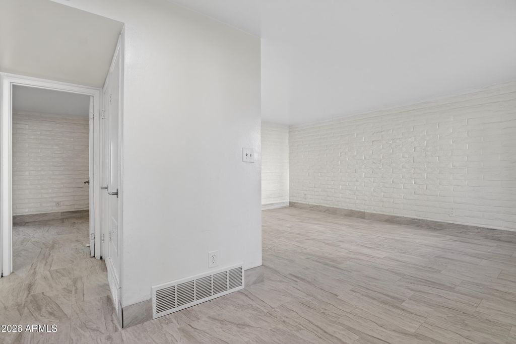 Image 13 of property listing at 2925 N 38TH Street, Phoenix, AZ 85018
