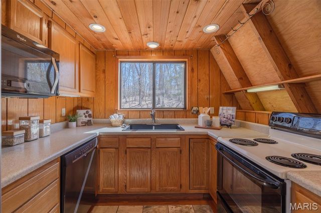 2442 Linden Point Drive, Innsbrook, MO 63390