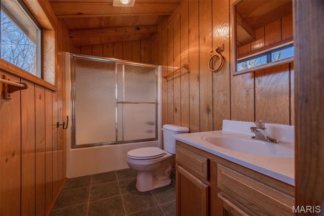 2442 Linden Point Drive, Innsbrook, MO 63390