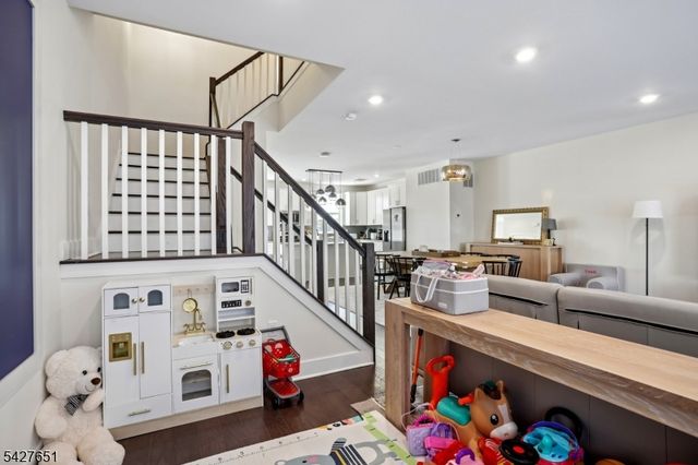 26 Colgate Dr, Morris Twp., NJ 07960