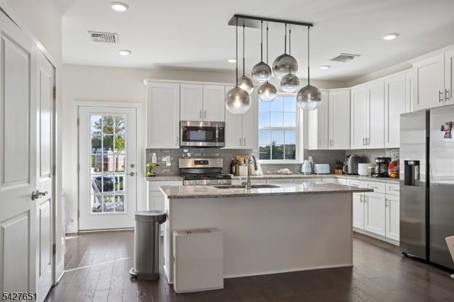 26 Colgate Dr, Morris Twp., NJ 07960
