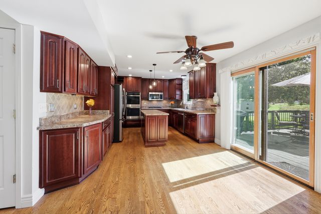997 Village Road, Crystal Lake, IL 60014