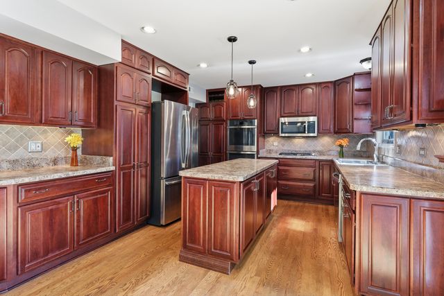 997 Village Road, Crystal Lake, IL 60014