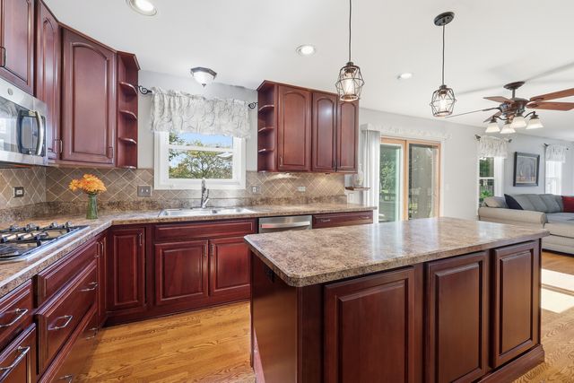 997 Village Road, Crystal Lake, IL 60014