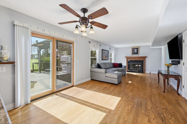 997 Village Road, Crystal Lake, IL 60014
