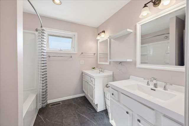 997 Village Road, Crystal Lake, IL 60014