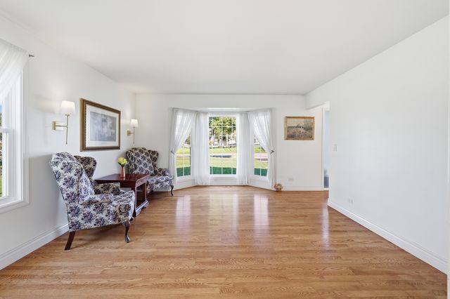 997 Village Road, Crystal Lake, IL 60014
