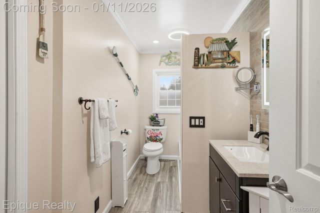 1422 E Barnes Lake Road, Deerfield Township, MI 48421