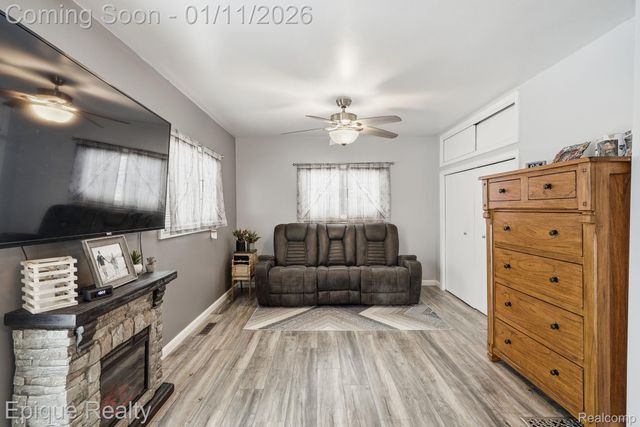 1422 E Barnes Lake Road, Deerfield Township, MI 48421