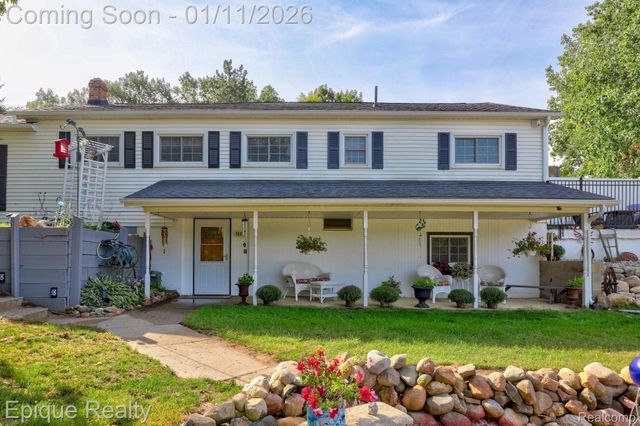 1422 E Barnes Lake Road, Deerfield Township, MI 48421