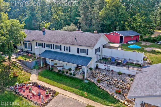 1422 E Barnes Lake Road, Deerfield Township, MI 48421
