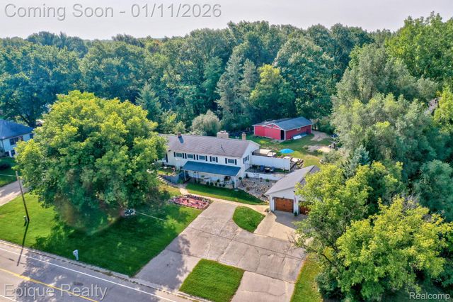 1422 E Barnes Lake Road, Deerfield Township, MI 48421