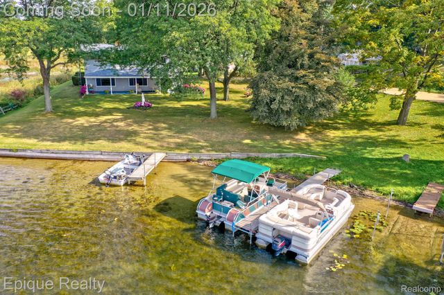 1422 E Barnes Lake Road, Deerfield Township, MI 48421