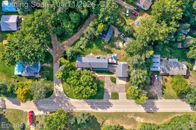 1422 E Barnes Lake Road, Deerfield Township, MI 48421