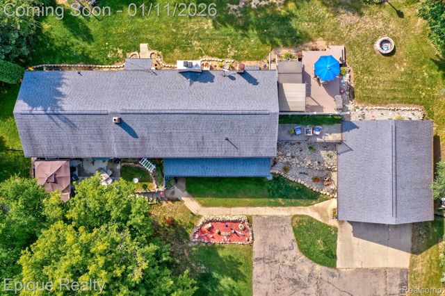 1422 E Barnes Lake Road, Deerfield Township, MI 48421