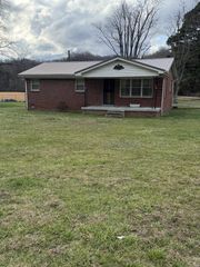 1723 N Grundy Quarles Hwy, Gainesboro, TN 38562