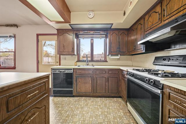 410 White Avenue, Northvale, NJ 07647