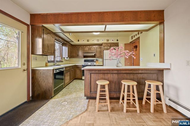 410 White Avenue, Northvale, NJ 07647