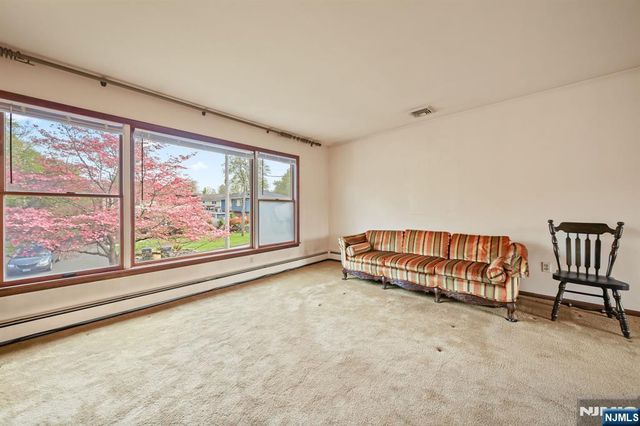 410 White Avenue, Northvale, NJ 07647