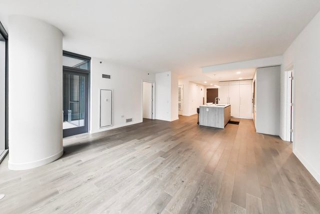 211 N Harbor Drive 403, Chicago, IL 60601