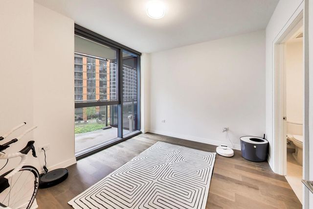 211 N Harbor Drive 403, Chicago, IL 60601