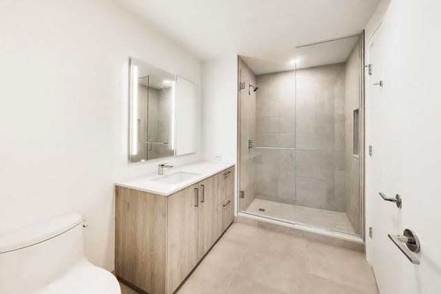 211 N Harbor Drive 403, Chicago, IL 60601