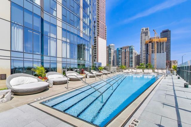 211 N Harbor Drive 403, Chicago, IL 60601