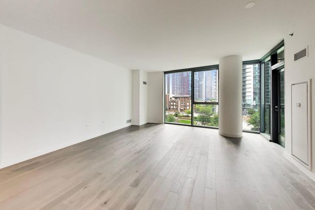 211 N Harbor Drive 403, Chicago, IL 60601