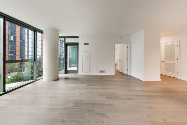 211 N Harbor Drive 403, Chicago, IL 60601