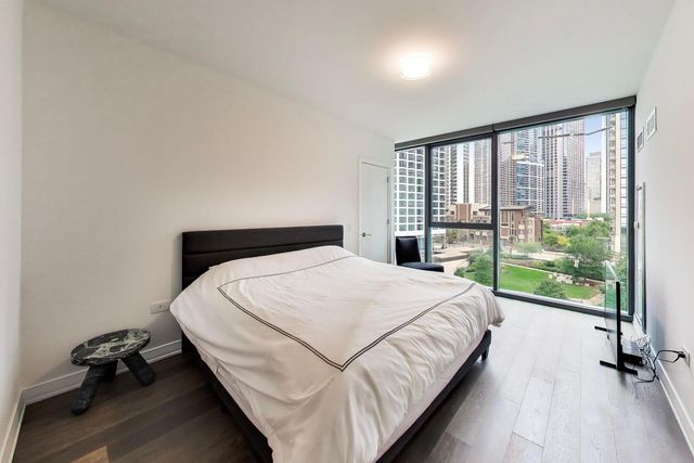 211 N Harbor Drive 403, Chicago, IL 60601